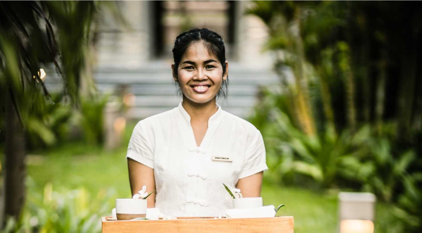 Kambodscha-Siem Reap-Hotels-Phum Baitang-opinion_ Friendly Staff quer