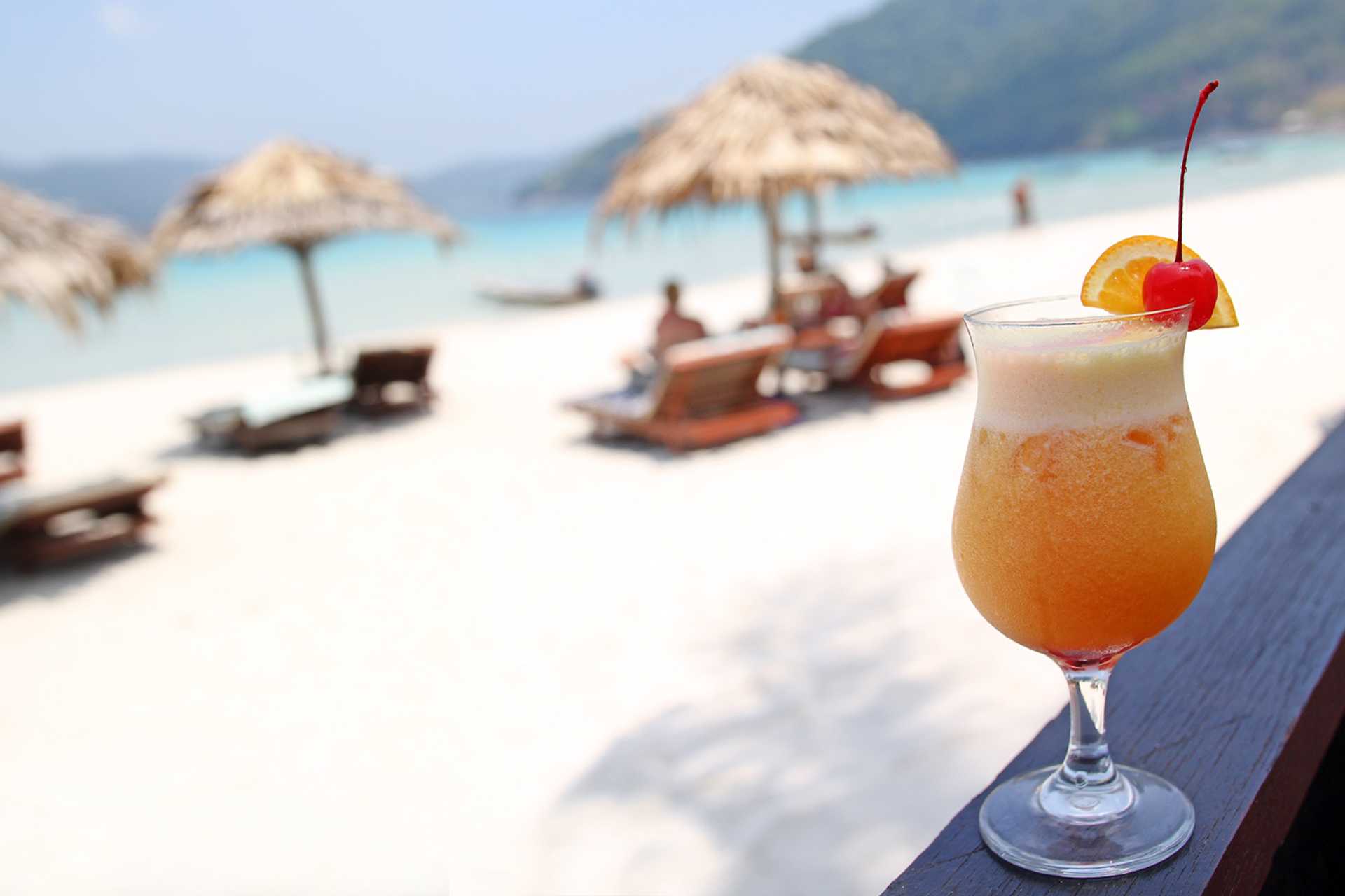 Malaysia-Hotels-Perhentian-BuBu Villa-f&b_ cocktail hour-101647