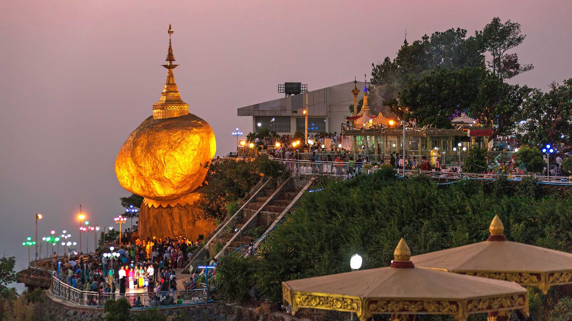 Myanmar_Golden-Rock_Golden-Rock-at-twilight-with-praying-people-and-tourists-71014